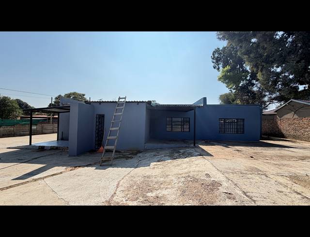 588M² INDUSTRIAL YARD FOR SALE IN PETIT